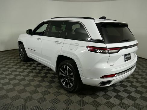 Used 2023 Jeep Grand Cherokee Overland w/ Luxury Tech Group IV AWD/4WD image 5