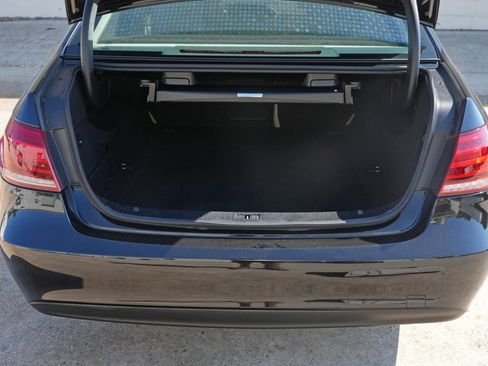 Used 2014 Mercedes-Benz E 350 4MATIC Sedan image 9