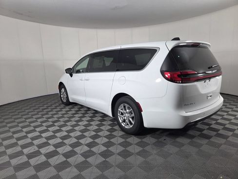 New 2026 Chrysler Pacifica Select FWD image 7