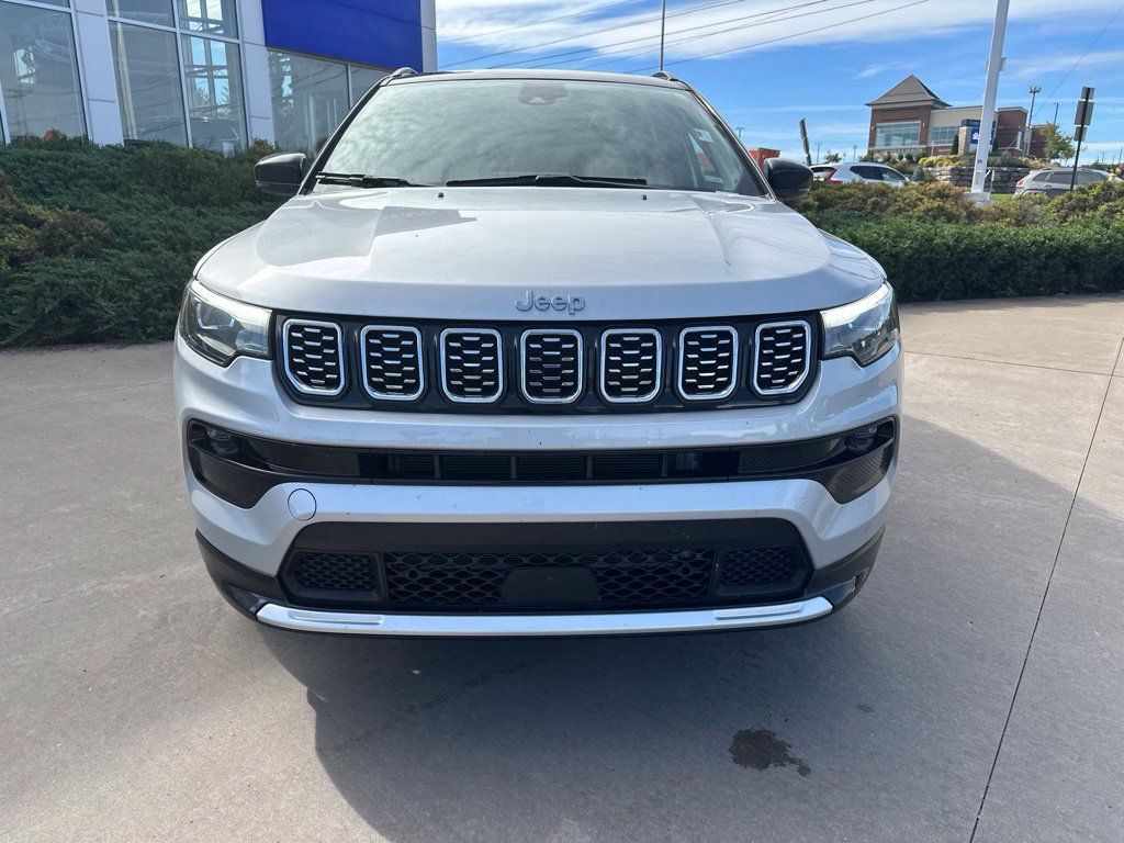 Used 2025 Jeep Compass Limited w/ Elite Group AWD/4WD image 2
