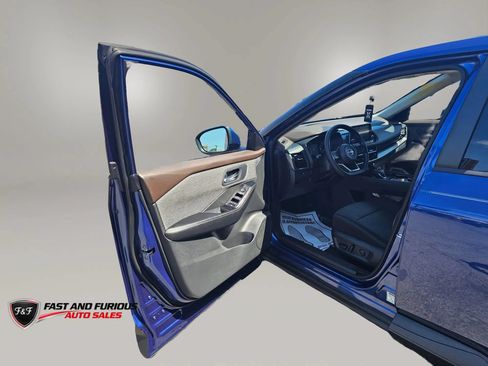 Used 2022 Nissan Rogue SV AWD/4WD image 9