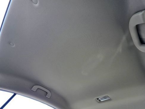 Used 2015 Nissan Versa SV FWD image 33