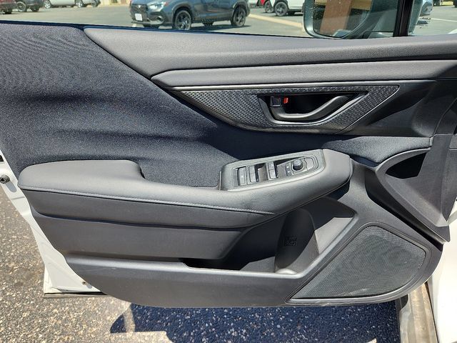 Used 2025 Subaru Outback AWD/4WD image 13