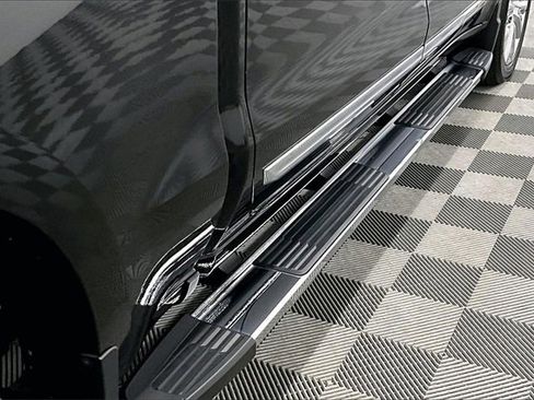 Used 2022 Chevrolet Silverado 1500 High Country w/ High Country Premium Package image 39