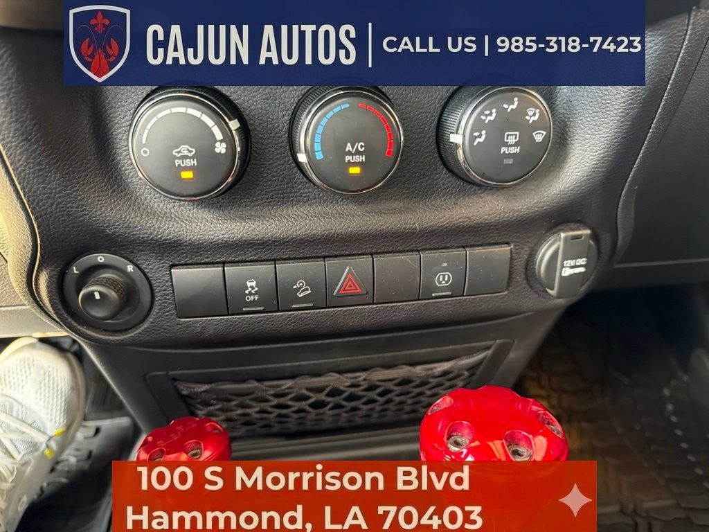 Used 2018 Jeep Wrangler Unlimited Rubicon w/ Connectivity Group AWD/4WD image 31