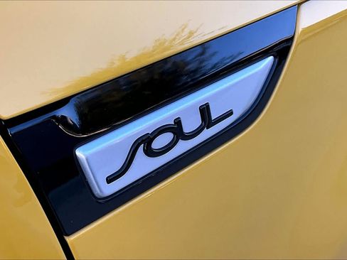 Used 2014 Kia Soul ! w/ Sun & Sound Package FWD image 32