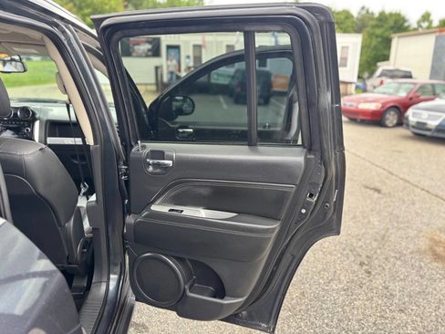 Used 2014 Jeep Compass Latitude image 22