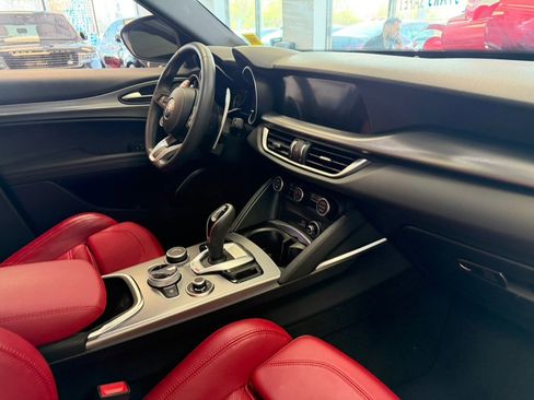 Used 2023 Alfa Romeo Stelvio Veloce AWD/4WD image 35
