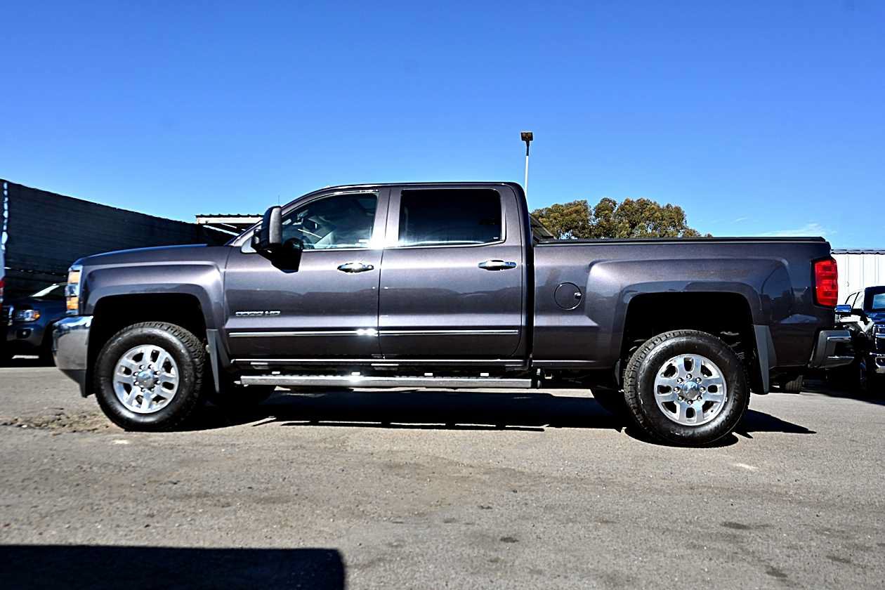 Used 2015 Chevrolet Silverado 3500 LTZ w/ LTZ Plus Package AWD/4WD image 4