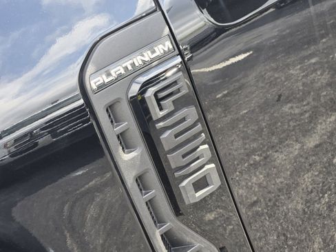 Used 2026 Ford F250 Platinum AWD/4WD image 11
