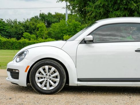 Used 2018 Volkswagen Beetle 2.0T S FWD image 13