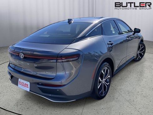 Used 2023 Toyota Crown image 5
