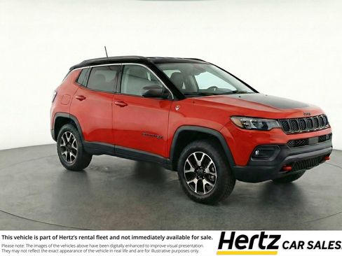 Used 2025 Jeep Compass Trailhawk image 1