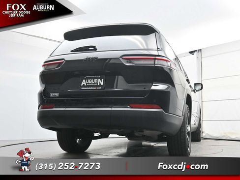 Used 2023 Jeep Grand Cherokee L Laredo image 22