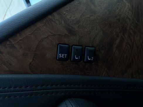 Used 2024 Nissan Armada SL RWD image 25