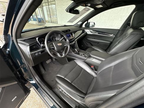 Certified 2025 Cadillac XT6 Premium Luxury image 10