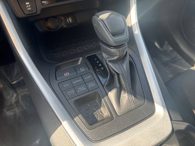 Used 2025 Toyota RAV4 XLE AWD/4WD image 22