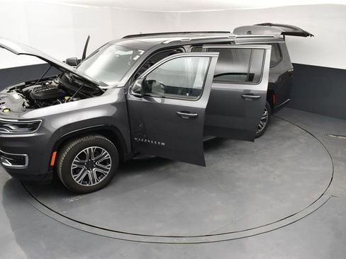 Used 2023 Jeep Wagoneer L 4WD w/ Premium Group I image 27