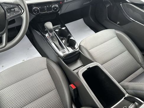 Used 2025 Chevrolet Trax LT image 23