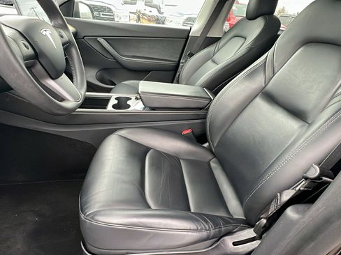 Used 2021 Tesla Model Y Long Range image 16