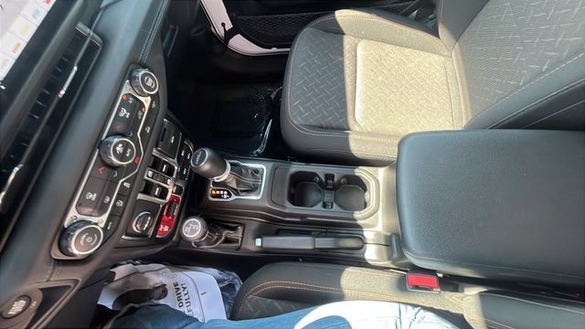 Used 2026 Jeep Gladiator Mojave AWD/4WD image 17