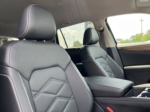 Used 2025 Volkswagen Atlas SE image 7