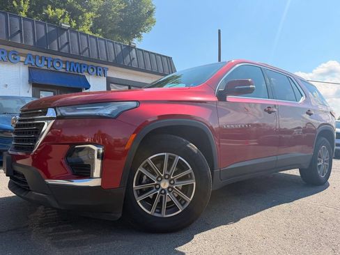 Used 2023 Chevrolet Traverse LT w/ Rear Camera Mirror Package AWD/4WD image 2
