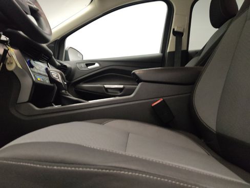 Used 2018 Ford Escape SE FWD image 17