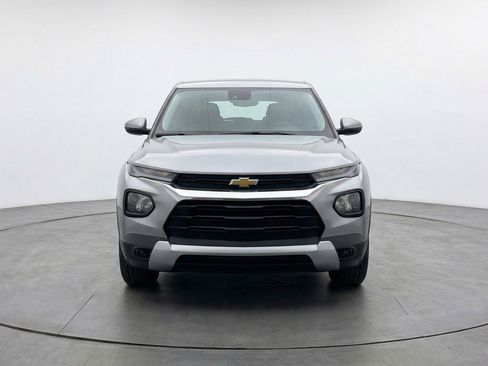 Used 2025 Chevrolet TrailBlazer LT image 2