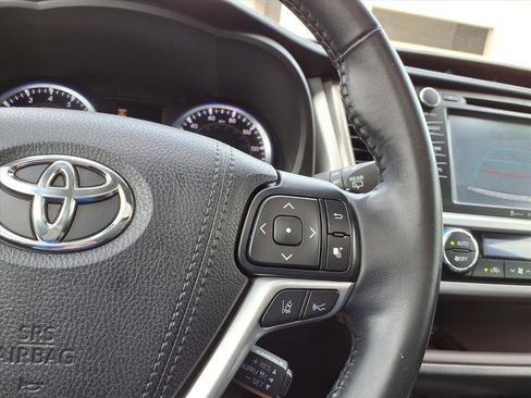 Used 2018 Toyota Highlander XLE image 29