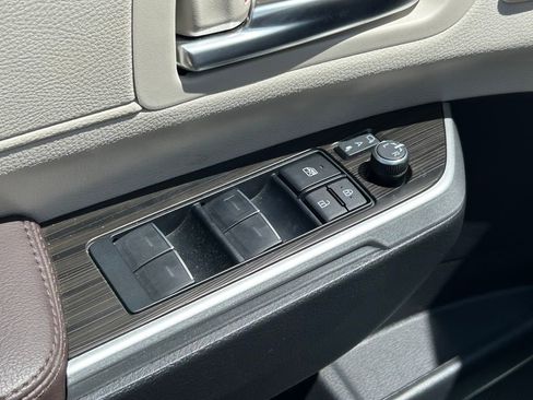Used 2024 Toyota Sienna Platinum image 26