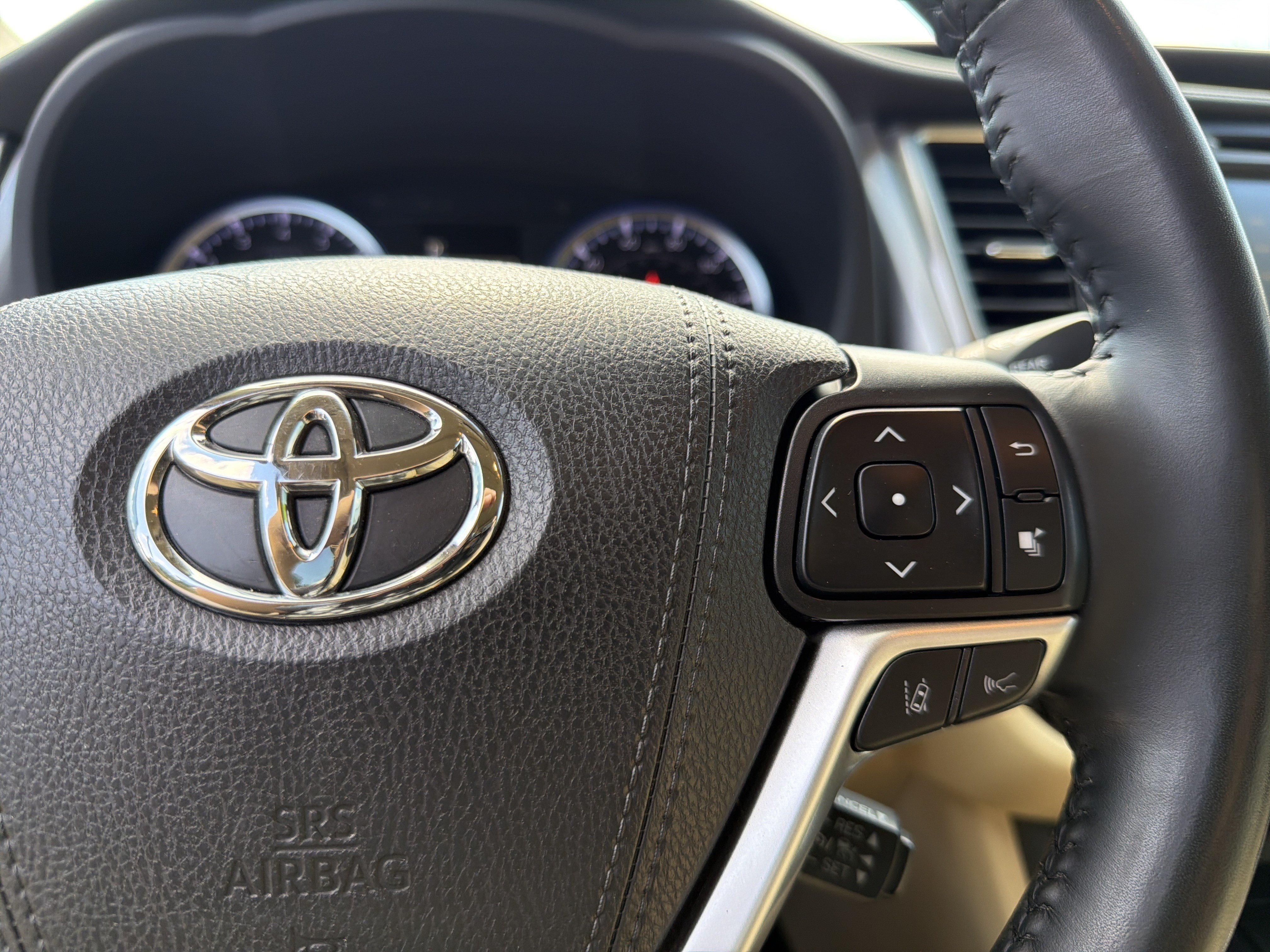 Used 2019 Toyota Highlander XLE FWD image 8