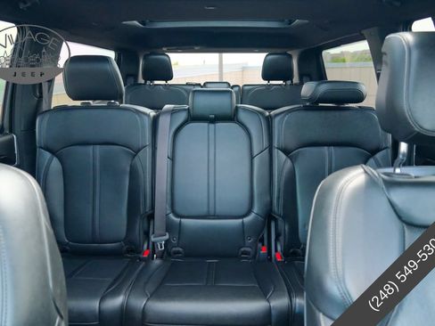Used 2023 Jeep Wagoneer 4WD w/ Premium Group I image 28