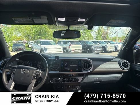 Used 2017 Toyota Tacoma Limited w/ Tow Package image 10