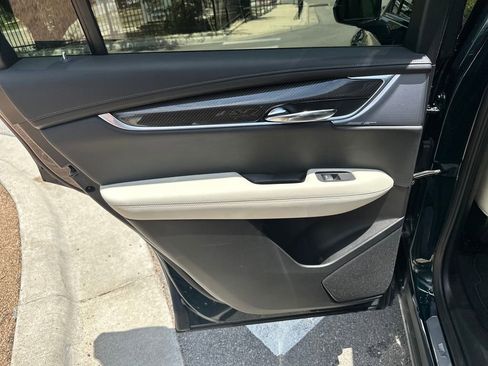Used 2025 Cadillac XT6 Sport w/ Technology Package AWD/4WD image 30