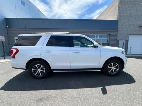 Used 2018 Ford Expedition XLT w/ Equipment Group 202A AWD/4WD image 3