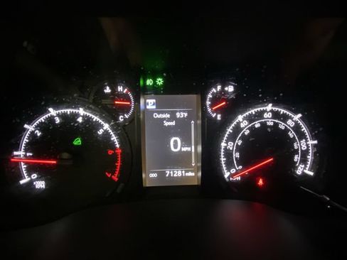 Used 2020 Toyota 4Runner SR5 AWD/4WD image 15