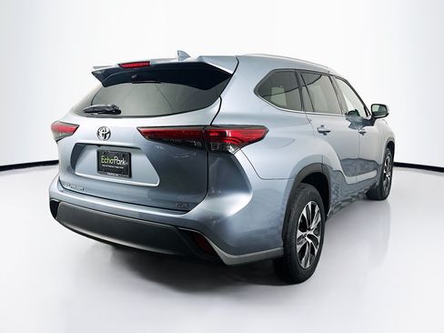 Used 2020 Toyota Highlander XLE FWD image 9