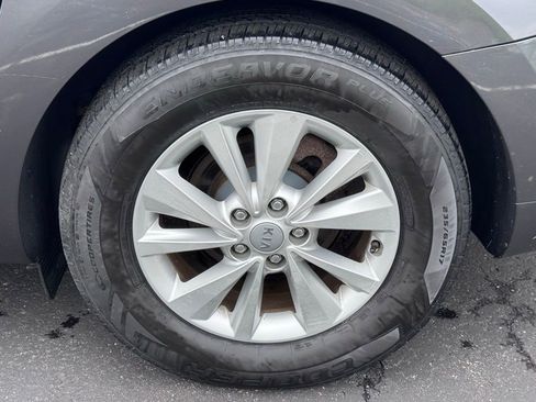 Used 2016 Kia Sedona LX w/ LX Convenience Package FWD image 43