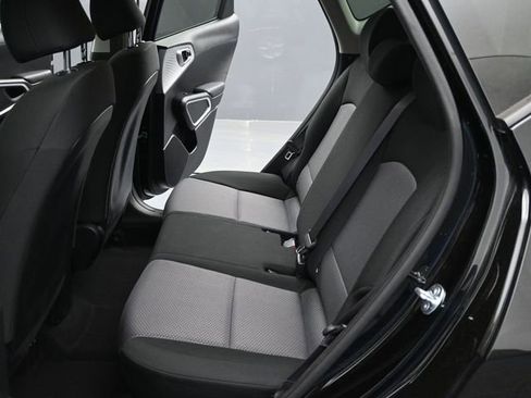 Used 2025 Kia Soul LX w/ LX Technology Package FWD image 9