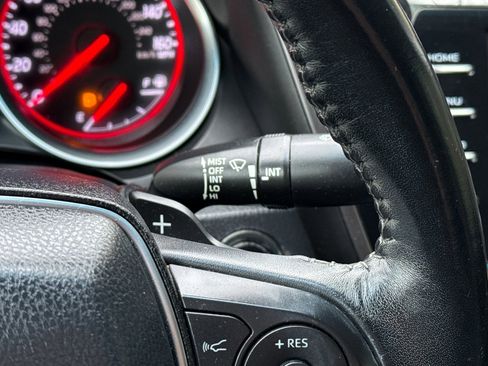 Used 2018 Toyota Camry XSE image 32