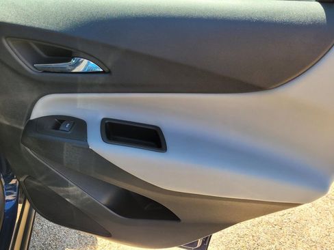 Used 2022 Chevrolet Equinox LS image 13