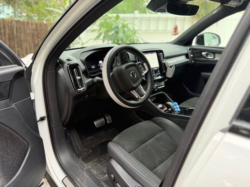 Used 2022 Volvo XC40 P8 Recharge Ultimate AWD/4WD image 4