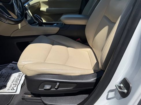 Used 2019 Cadillac XT5 FWD image 13