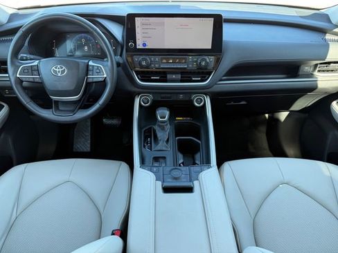 Used 2024 Toyota Grand Highlander XLE image 23