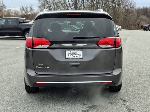 Used 2020 Chrysler Pacifica Touring-L Plus w/ Advanced Safetytec Group image 5