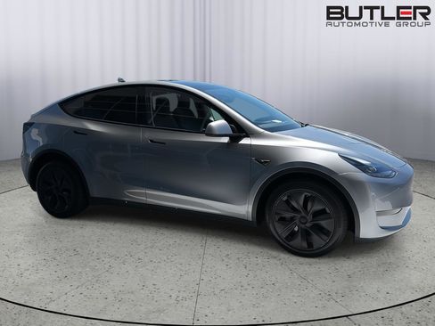 Used 2024 Tesla Model Y Long Range RWD image 7