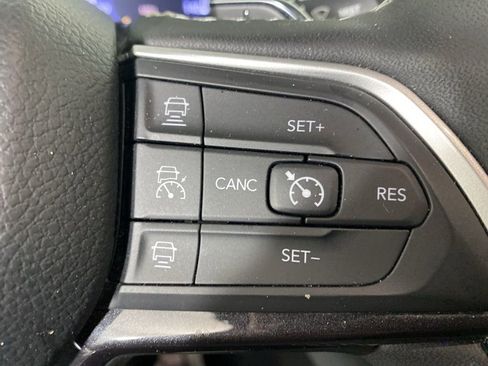 Used 2023 Jeep Grand Cherokee Altitude image 11