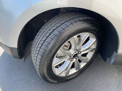 Used 2023 Ford Edge Titanium image 22