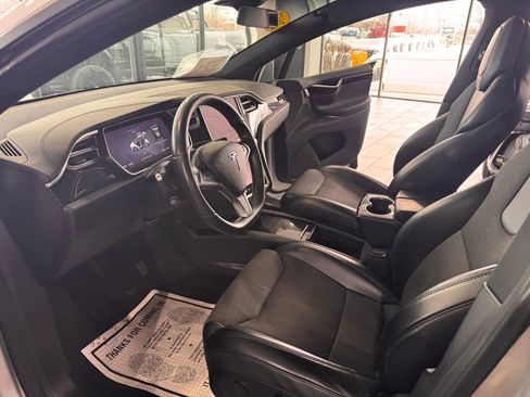 Used 2017 Tesla Model X 75D image 11
